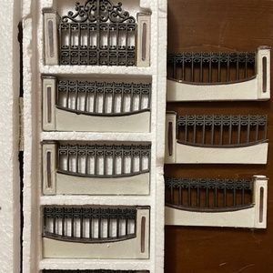 LEMAX(53153) 1995 SET OF IRON GATE AND WALL - BONUS 3 PIECES